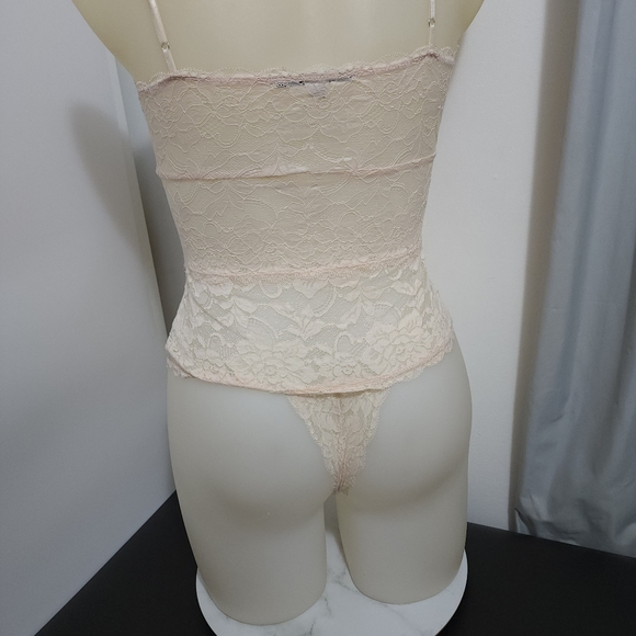 NWOT Aus L Guess Pink Cream Lace Lace Up Bodysuit - Picture 10 of 13